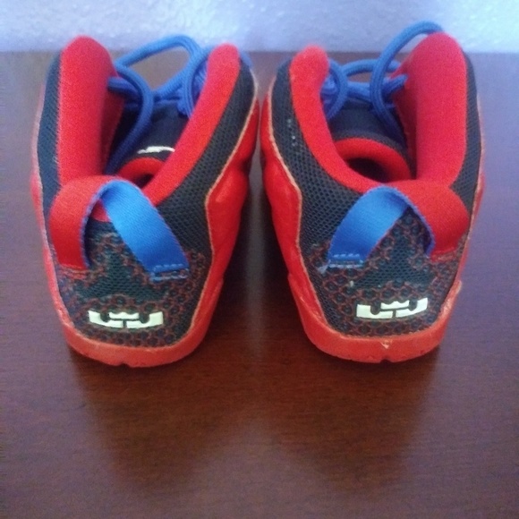 Lebron james toddler shoes - Picture 3 of 4
